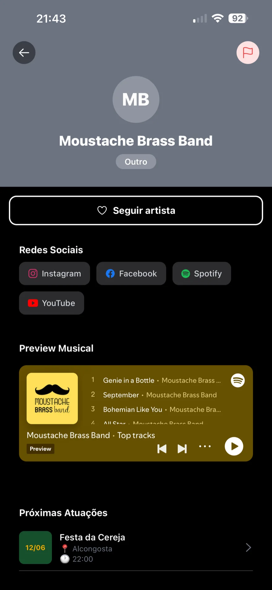 Perfil de artista na app, em tema escuro